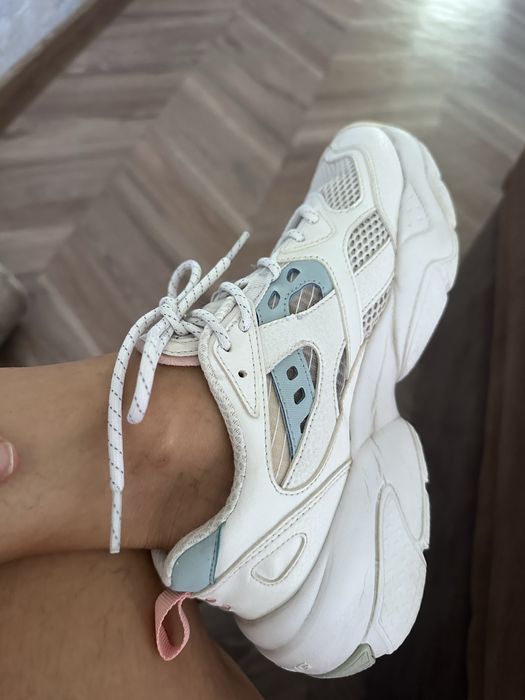 Продаются кроссовки li - ning и reebook