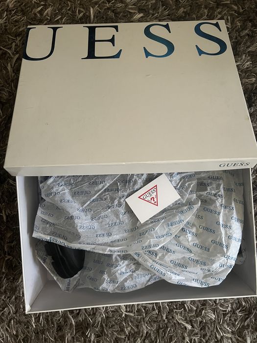 Боти с висок ток Guess!!!