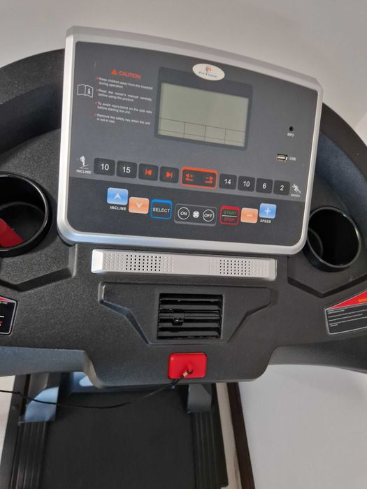 Vand banda de alergat FitTronic D550 profesională ca noua