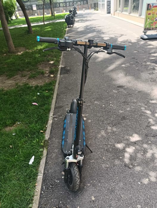 Vând trotinetă Speedxman 10 an fabricație 2023 impecabila
