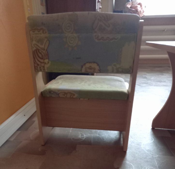 Детский стол со стулом