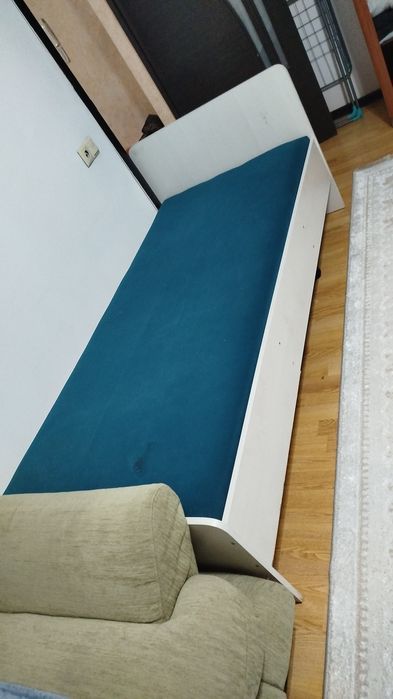 Кровать односпальные, б/у, почти новая