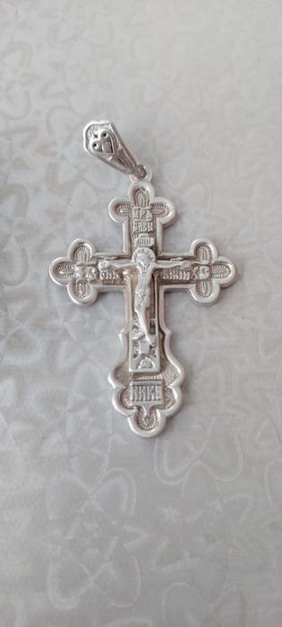 Продам серебряный крест.