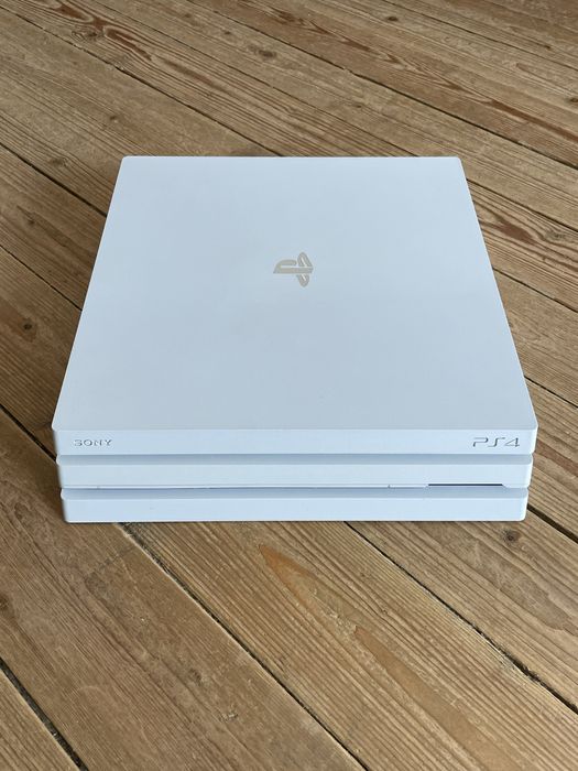 PlayStation 4 Pro Glacier White  impecabila, putin utilizat