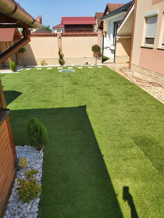 Sisteme irigare gazon rulou montaj piatra decorativa