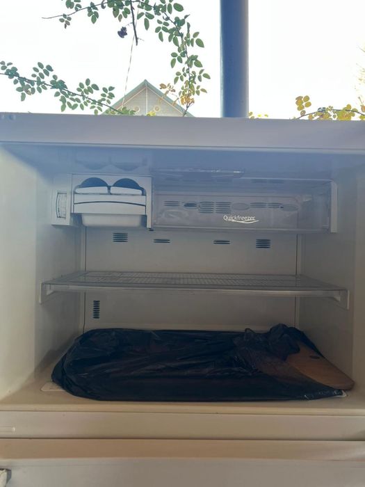 Продам б/у холодильник.