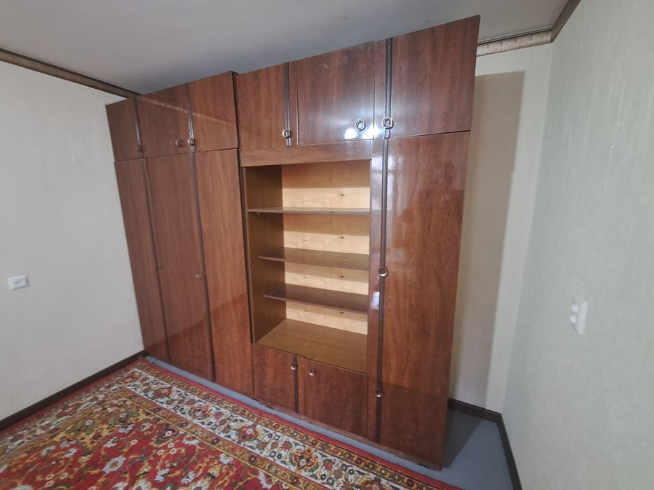 Шкаф срочна сотилади