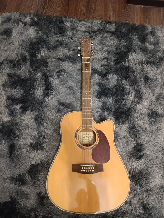 Продам 12 струнную гитару