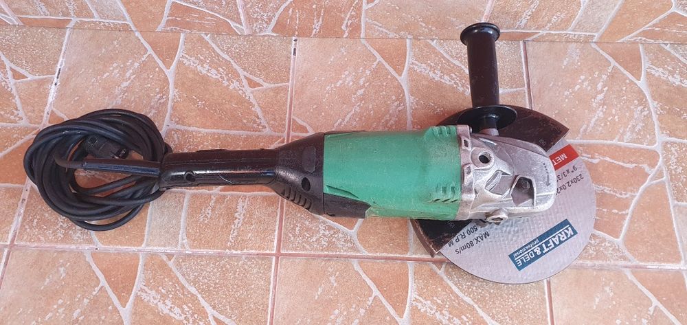 Flex mare hikoki 2200w.