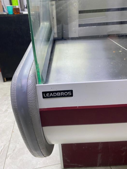 Холодильная витрина Leadbros