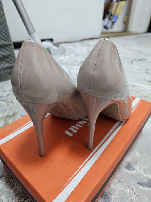 Туфли бежевые на шпильке