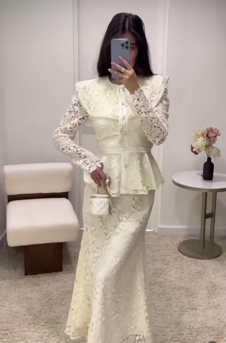 Платье бежывый платье размер 42-44