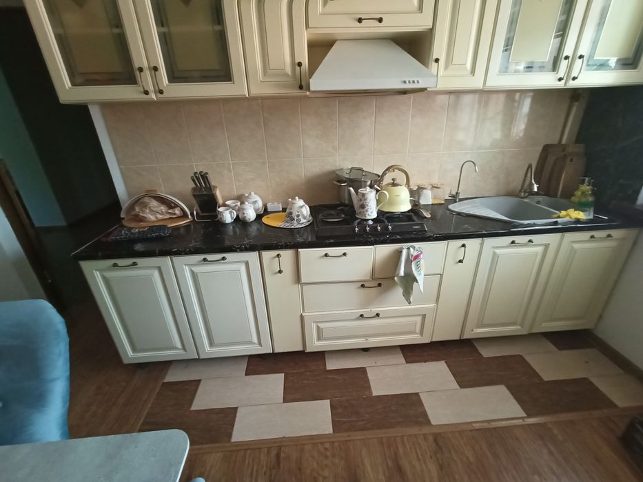 Продам срочно кухонную гарнитура