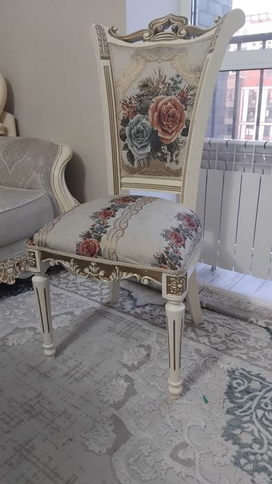 Продаю Стол и стулья