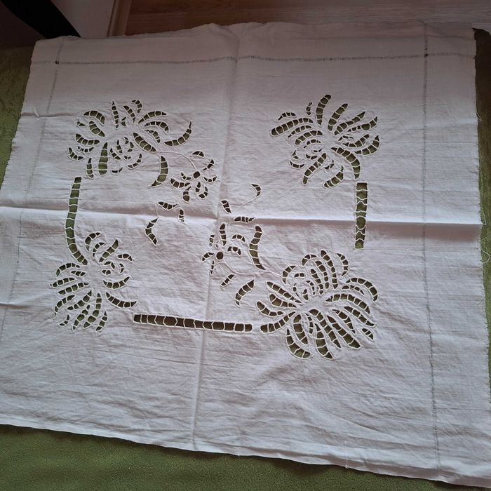 НОВИ Бели калъфки за възглавници с рязана бродерия