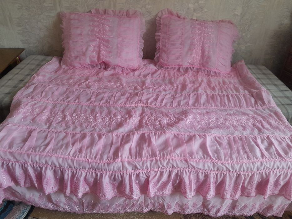 Продаю набор для спальни. .