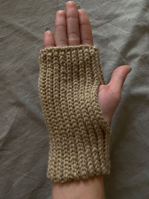 Плетен комплект от шапка и ръкавици