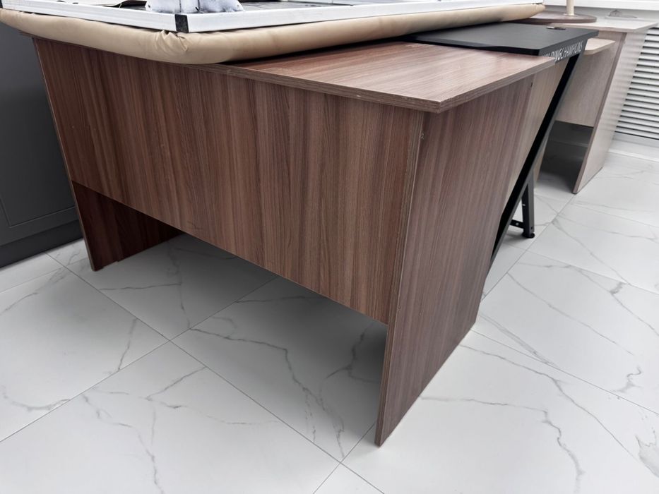 Срочно продаю столы