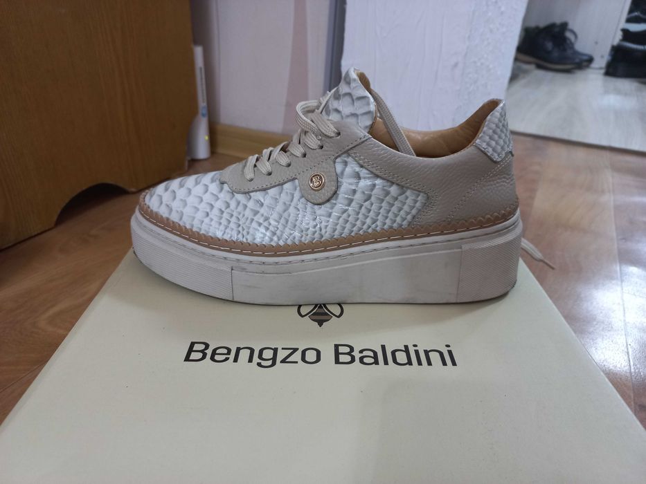 Продам женские туфли