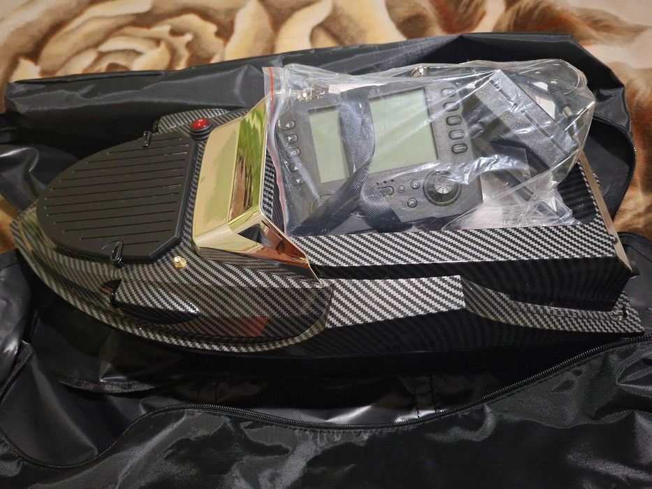 Лодка за захранка Flytec V080