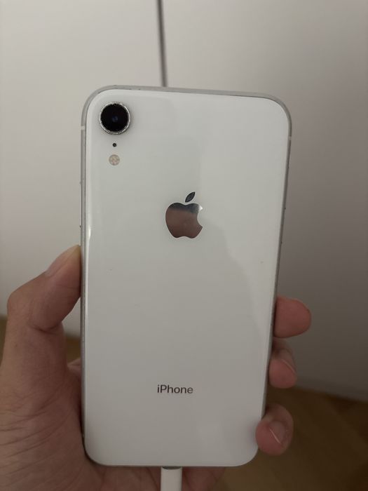 Продаю Iphone XR бу
