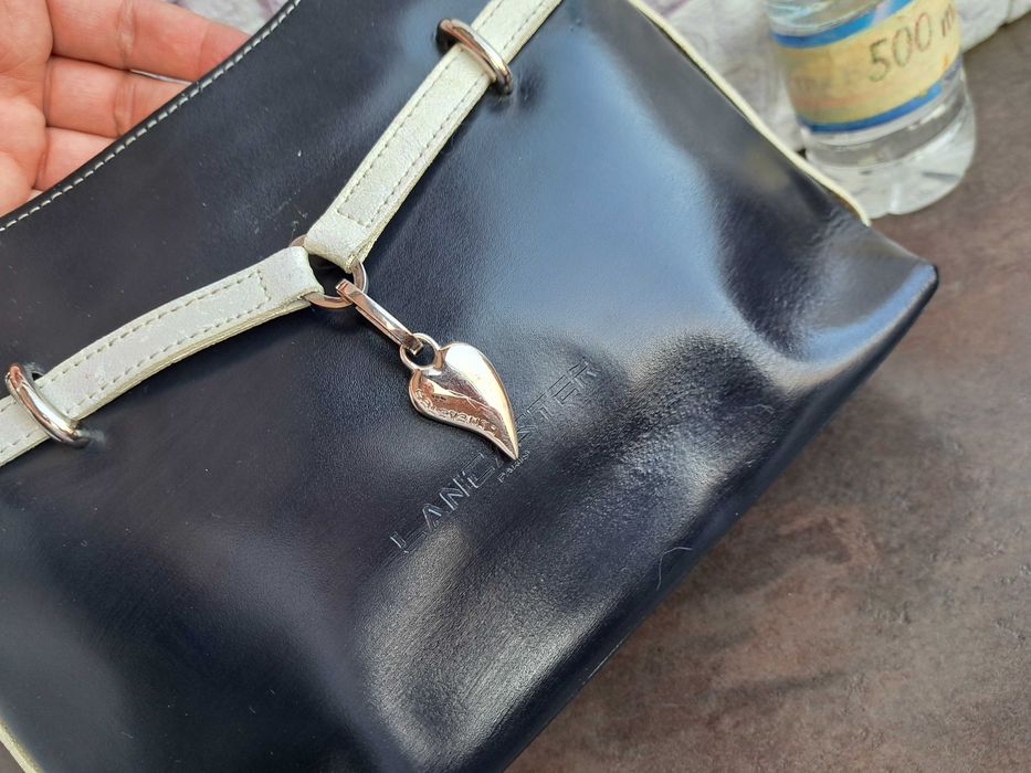 дамска чанта,малка тъмно синя чантичка LANCASTER -естествена кожа