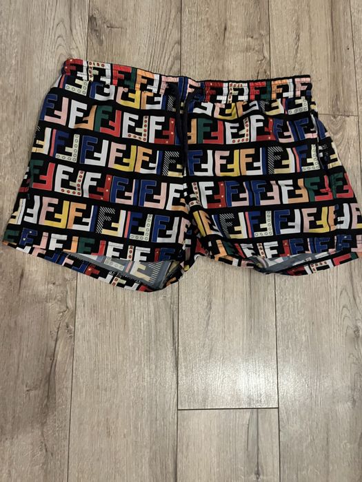 Pantaloni scurti FENDI  original!!