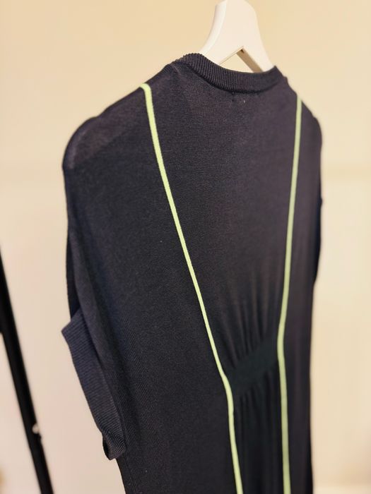 COS  рокля с къс паднал ръкав