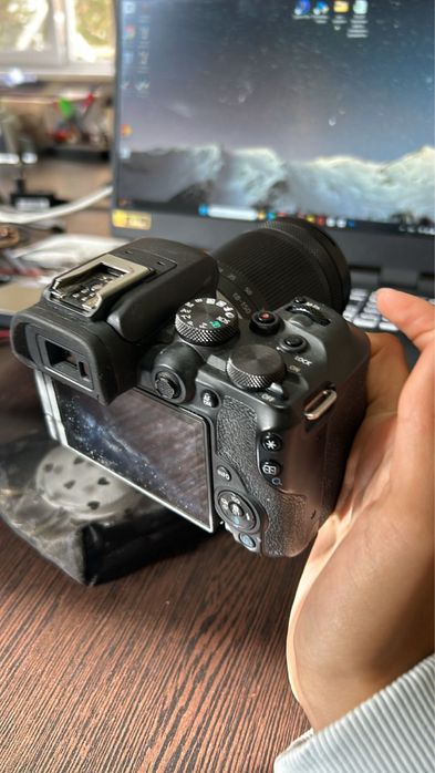 Камера Canon r 10