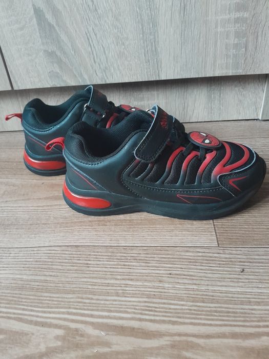 Детски светещи маратонки