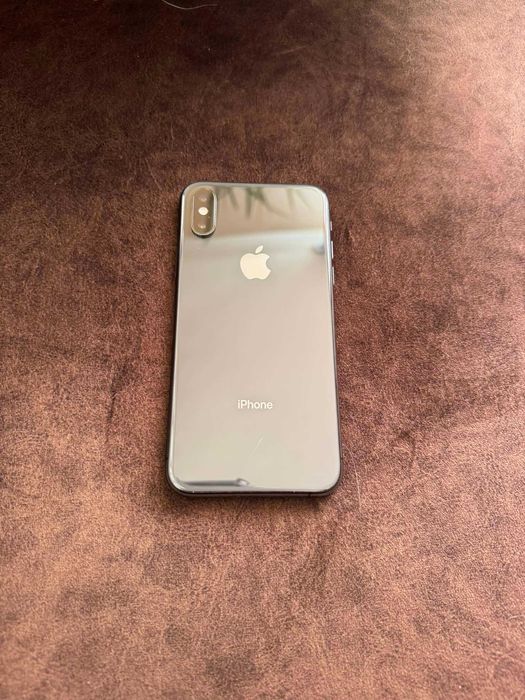 IPhone XS 64GB (черен)