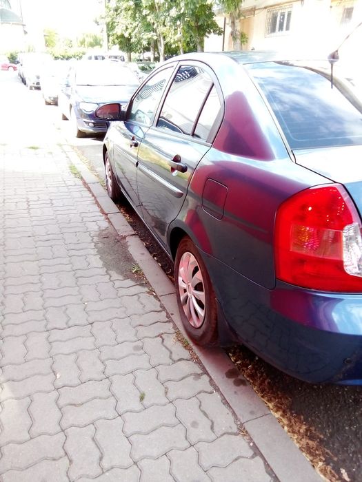 Vând hyundai accent