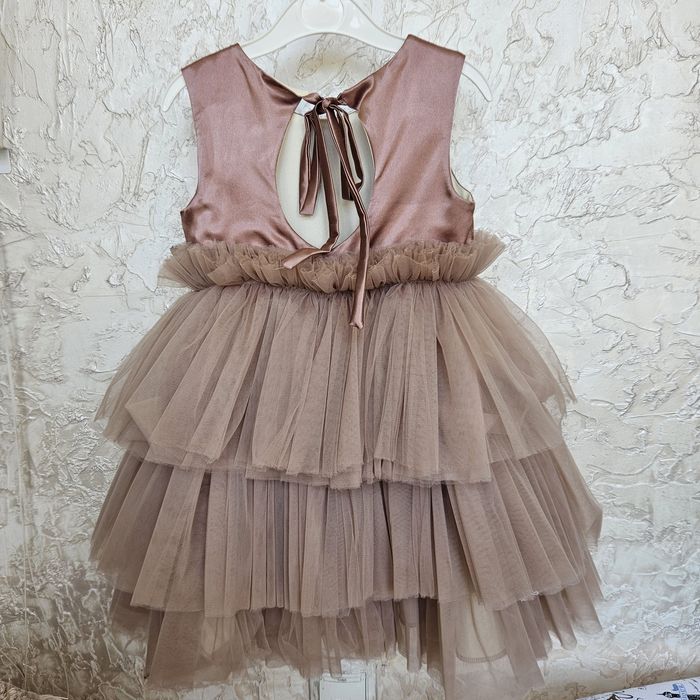 Прадаю красивую платья