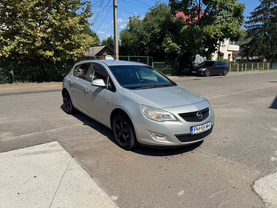 OPEL Astra 2010 — imagine 1