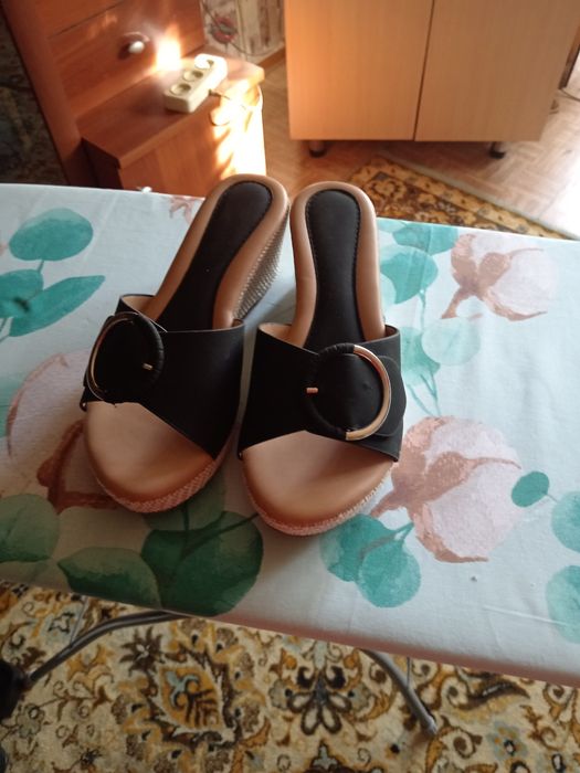 Продам женские басаножки и сандали