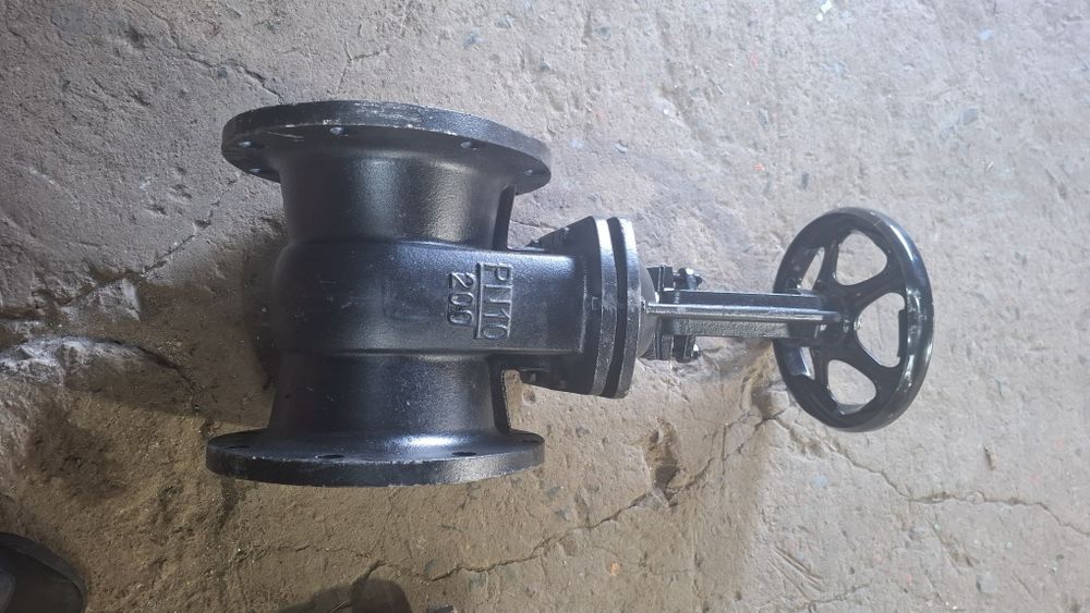 Продам.    флянцы, задвижки, отводы