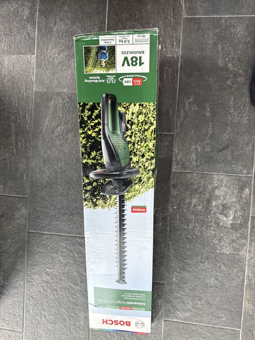 Trimmer de gard viu fara fir UniversalHedgeCut 18-50