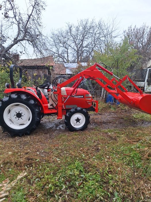 Încărcător frontal  + tractor Yanmar