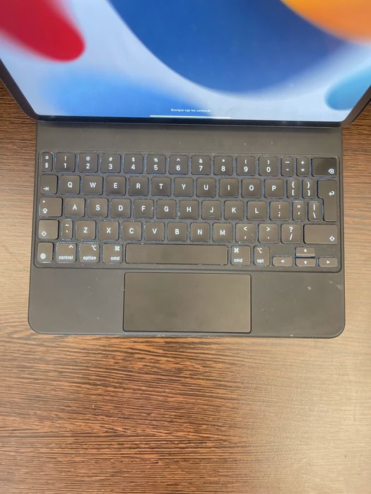 iPad Pro 11” 256GB + Magic Keyboard + Pencil 2 – folosit cu grijă