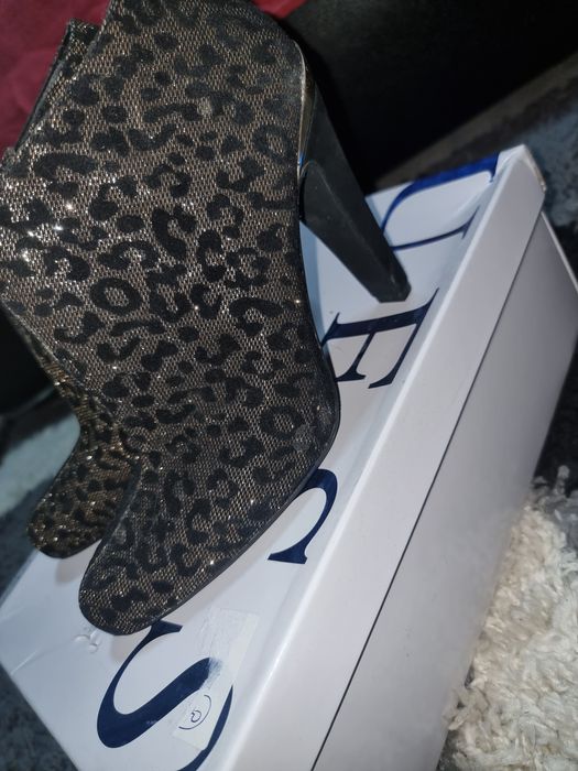 Ghete guess mărimea 38