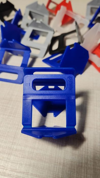 Clema / Clips / Distantier nivelare placi ceramice  1mm, 1.5mm si 2mm