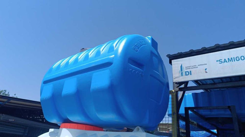 Пластиковая ёмкость для воды