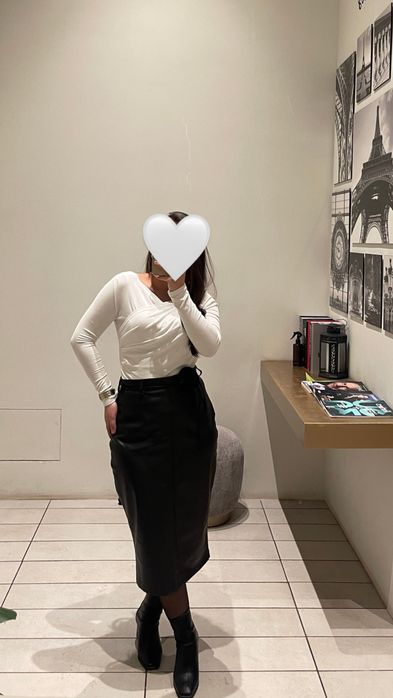 Продам белый лонсглив и кожаную юбку миди