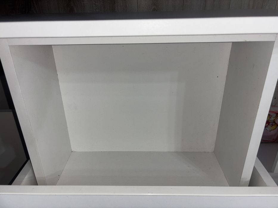 Birou alb pe colt in stare perfecta