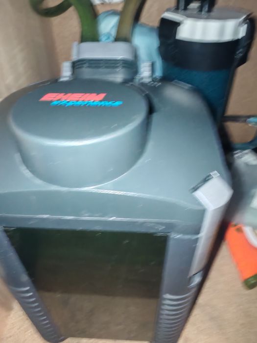 Vând acvariu complet