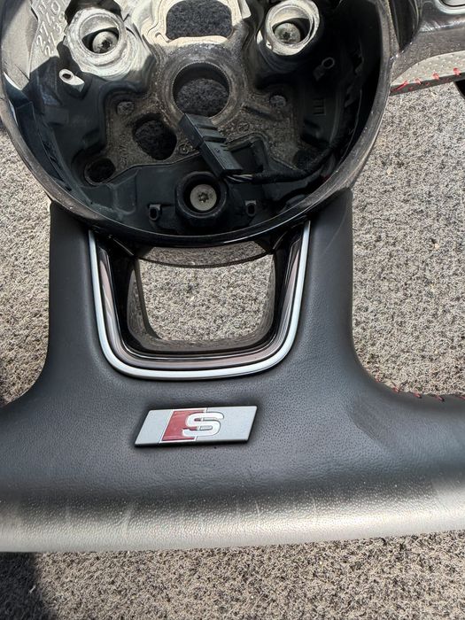 Оригинален волан за Ауди Audi A4 A5 Q5 A6 8w0419689 рязан скосен Sline