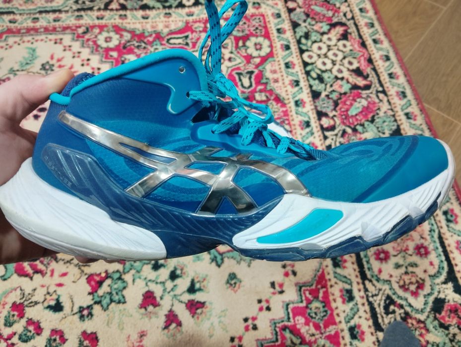 Кроссовки волкйбольные