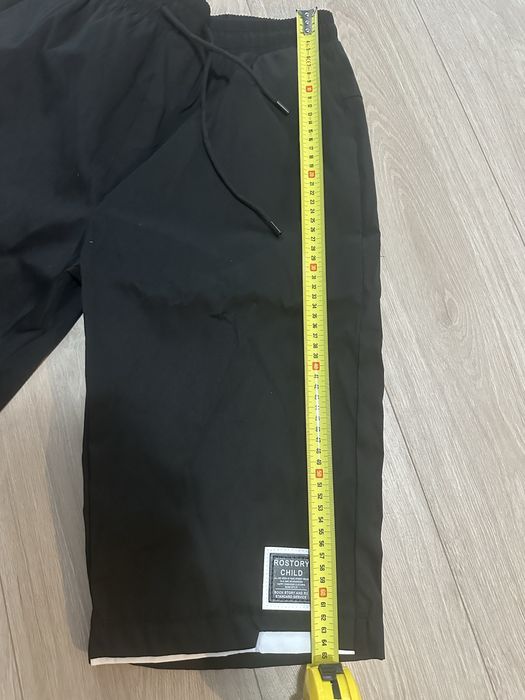 Vand pantaloni scurti