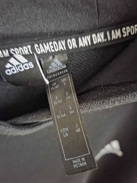 Рокля adidas L размер отговаря на М