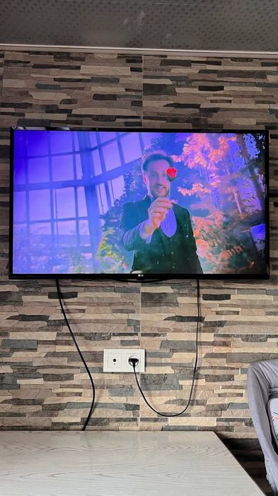 LG 43 Smart Web Os 4K Yaxshi holatda Aybi yoq